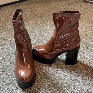 CHUNKY HEEL STEVE MADDEN BOOTS
